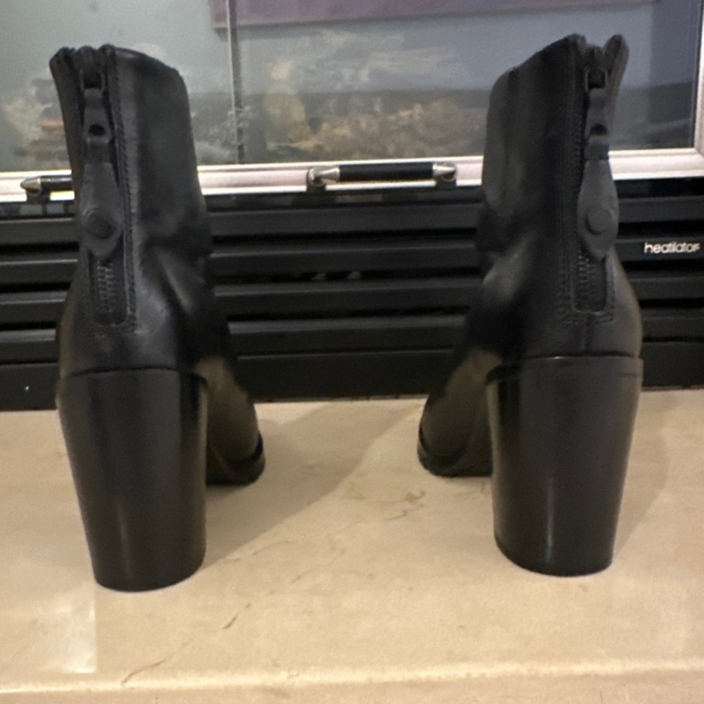 Rag & Bone Newbury 2.0 Black Leather Ankle Heel Boots size 37.5 US 7.5 - Picture 5 of 16